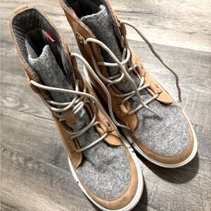 Sorel Boots - excellent - like new